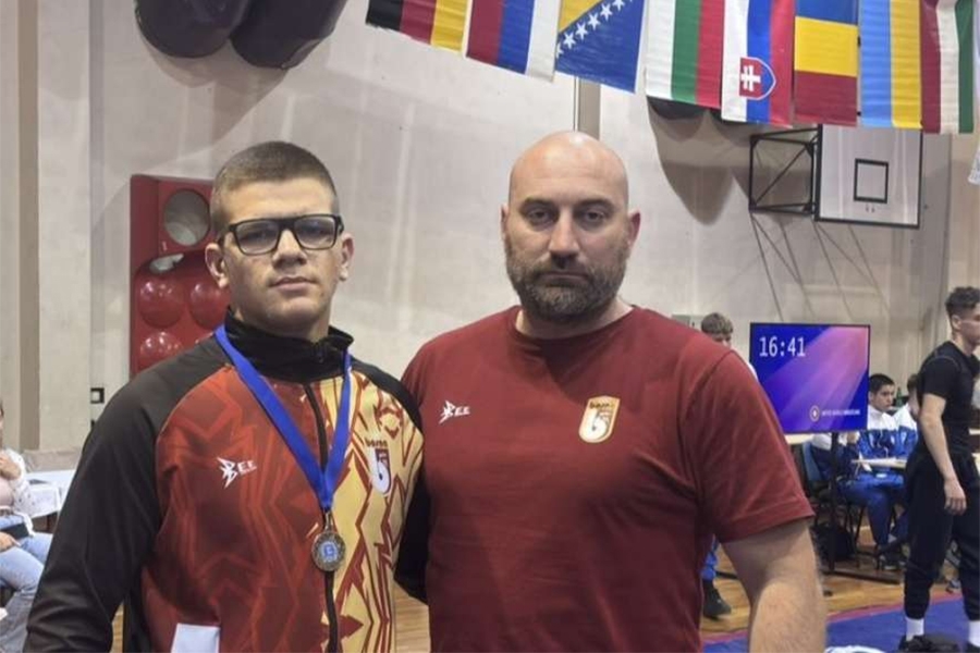 POMEO KONKURENCIJU: Mladi hrvač iz Bosne i Hercegovine osvojio zlatnu medalju u Srbiji...