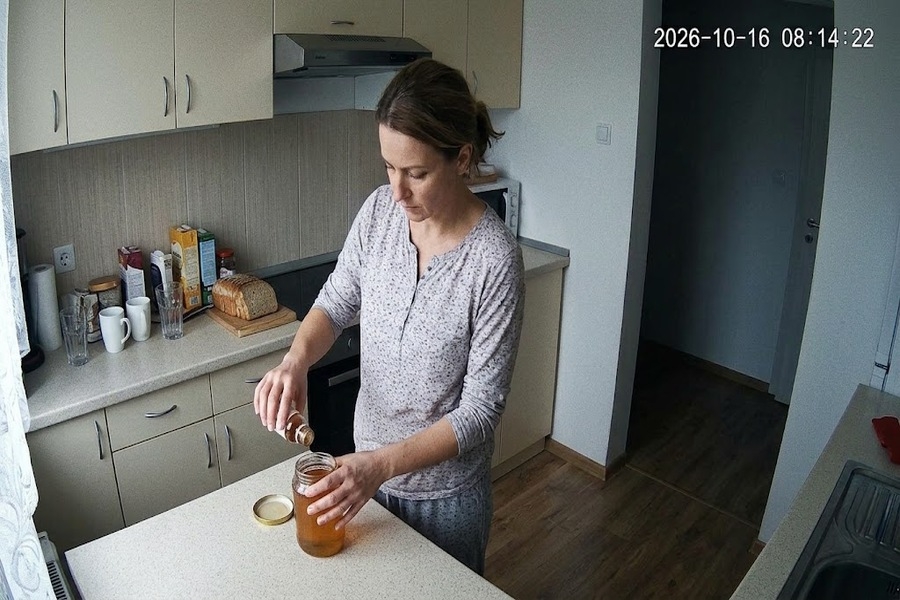 MJESECIMA JE BIO BOLESTAN, PA JE POSTAVIO SKRIVENE KAMERE: Potez njegove žene razotkrio je sve