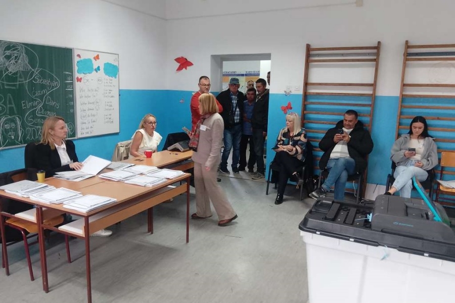 BIRALIŠTA U BUKVIKU: Glasanje protiče bez problema, poznato koliko je birača izašlo do 15 sati...