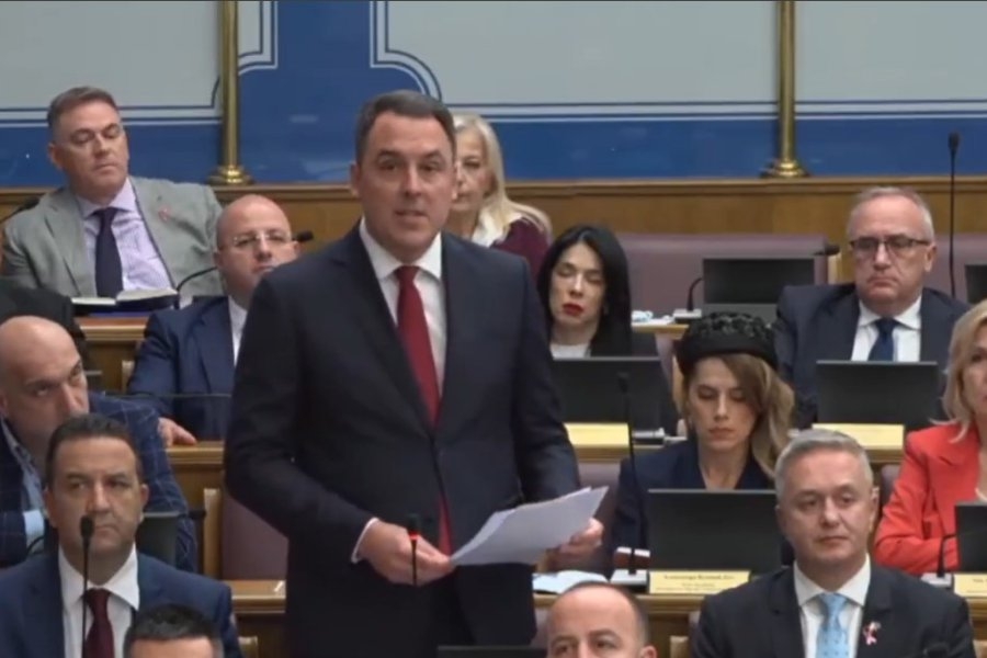 GOVOR IVANA VUKOVIĆA POTRESAO REGION: 'Pokušajte da brojite do 8,372 i pritom, pokušajte da svake sekunde zamislite po jedno lice nekoga koga poznajete. Zamislite đecu koju volite najviše na svijetu…' (VIDEO)