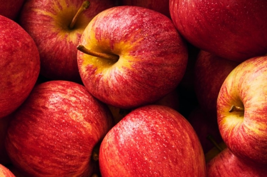 JABUKU JE NAJBOLJE JESTI NA OVAJ NAČIN: Nutricionisti otkrili šta pojačava njene blagotvorne učinke...