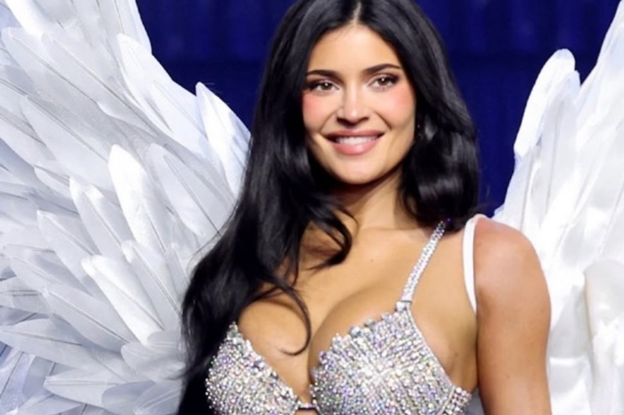 DIJAMANTI, KRISTALI I 50 MILIONA DOLARA: Kylie Jenner debitirala na reviji Victoria's Secreta u spektakularnom izdanju... (FOTO)