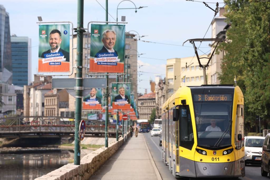 KAZNE SU RIGOROZNE: Političkim strankama, koalicijama i nezavisnim kandidatima koji su učestvovali na Općim izborima u Bosni i Hercegovini danas ističe zakonski rok za uklanjanje...