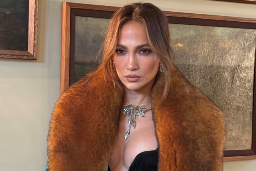 JEDNO IZDANJE, MILION POGLEDA: Jennifer Lopez u crnom izdanju pokazala zašto je i dalje kraljica glamura... (FOTO)