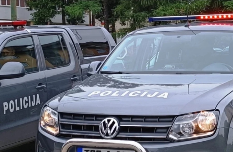 POLICIJSKI PRETRES ZAVRŠIO DRAMOM: Mladić (23) skočio s trećeg sprata, prevezen u UKC Tuzla