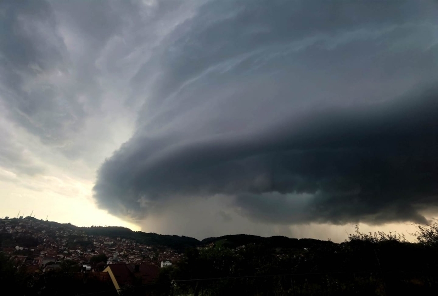 BILO JE LIJEPO DOK JE TRAJALO: Stižu pljuskovi i  grmljavina, već od...