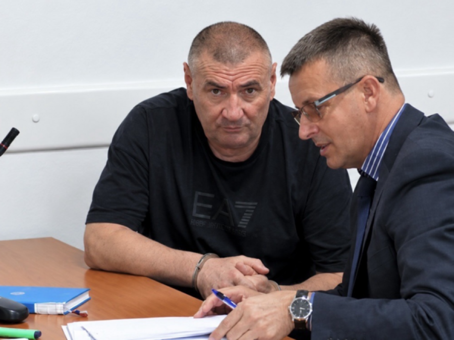 NOVI DETALJI KRVAVE PLJAČKE ZLATARE U BH. GRADU: Ko je pucao iz golfa na policajce?