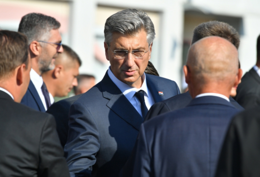 PLENKOVIĆEVA VLADA ODRIJEŠILA KESU: Miliona eura za općine u BiH, novac se dijeli po novim pravilima!