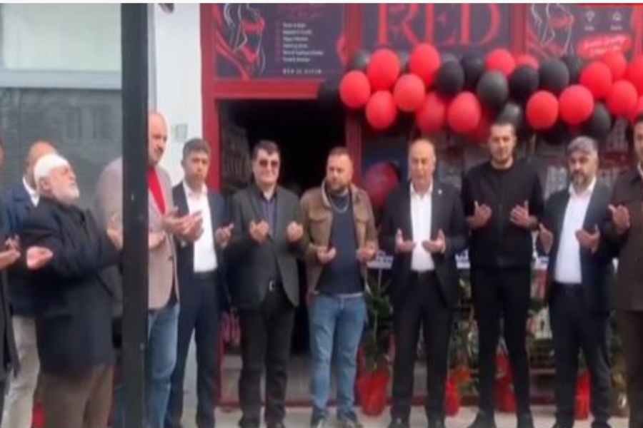 UČILE SE DOVE NA OTVARANJU PRODAVNICE EROTSKOG RUBLJA: Gradonačelnik se pravda riječima 'Nismo ni ušli unutra'
