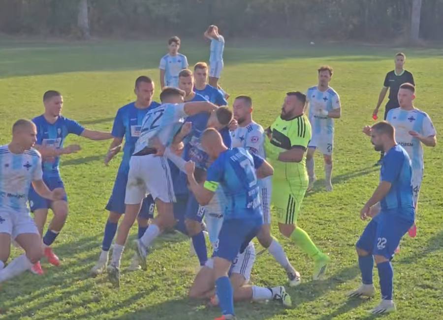 NEVEROVATNE SCENE U SRBIJI: Utakmica prekinuta zbog općeg haosa, igračima se u žestokoj tuči pridružili i navijači (VIDEO)