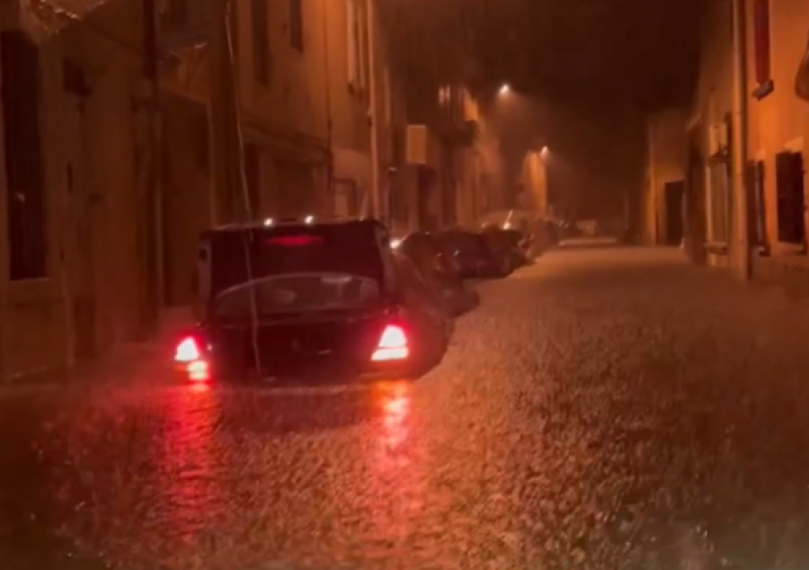 APOKALIPSA U FRANCUSKOJ: Najmanje troje poginulih u nezapamćenim poplavama, hiljade domova bez struje! (VIDEO)