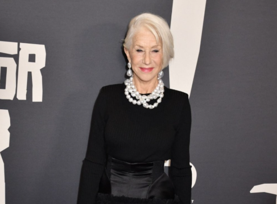 MODNA LEKCIJA LEGENDARNE GLUMICE: Helen Mirren u dramatičnom crnom tilu i raskošnim biserima pokazala kako se nosi 'buntovni glamur'