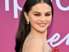 HOLIVUDSKI GLAMUR U PUNOM SJAJU: Selena Gomez u crvenoj kreaciji koja ističe svaku liniju! (FOTO)