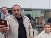'ŠTA MU RADE, NJEMU DO ŽIVOTA NIJE': Režimski PR krenuo po zlu, Svi komentarišu lice Aleksandra Vučića dok se slika s građanima (VIDEO)