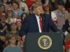 ŠIRI SE NEVJEROVATNA SNIMKA: Donald Trump na predizbornom skupu počeo ispuštati čudne zvukove...