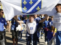 'SB' U ZENICI: Ulice preplavili navijači, sve je u znaku ljiljana (FOTO)