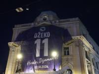 SARAJEVO U ČAST EDINA DŽEKE: Na Vječnoj vatri istaknut dres sa brojem 11 (FOTO)