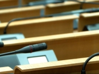 POLITIKA KAO NAJISPLATIVIJI BIZNIS U BiH: Dok građani rade po dva posla da spoje kraj s krajem, političarima novi mandat donosi zaradu od...