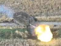 SNIMAK OTKRIVA KAKO SE MIJENJA RATOVANJE: Tenk i Bradley krenuli direktno prema ruskim položajima (VIDEO)