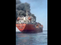 POJAVIO SE GUSTI DIM I GLASOVI U PANICI: Snimak otkrio kako izgleda tanker u Hormuškom moreuzu nakon napada