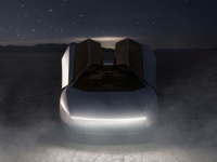 MUSK PREDSTAVIO 'TESLU' KOJA LETI: Tokom demonstracije djelovalo kao model 'Roadster' - prkosi zakonima fizike  (FOTO/VIDEO)