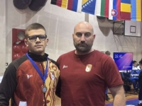 POMEO KONKURENCIJU: Mladi hrvač iz Bosne i Hercegovine osvojio zlatnu medalju u Srbiji...