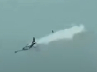 SNIMLJEN KOBNI TRENUTAK SUDARA VOJNIH AVIONA: Četiri pilota poginula u stravičnoj nesreći