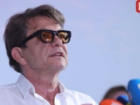 DRAGAN BJELOGRLIĆ OGLASIO SE NAKON VUČIĆEVOG PORAZA: Jednom pjesmom i kratkom porukom rekao je sve (FOTO)