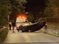 UŽASNI PRIZORI IZ SARAJEVA: Automobil od siline udarca završio na krovu, policija stigla na lice mjesta..