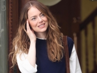 EMMA STONE ODUŠEVILA U PARIZU: Oskarovka pokazala boju koja će obilježiti ovu sezonu (FOTO)