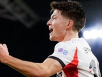 MAJSTORIJA ESMIRA BAJRAKTAREVIĆA U DRESU PSV-a: Poslao čuvara na pod, pa savršeno namjestio gol (VIDEO)