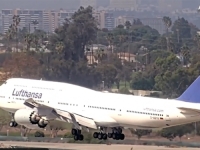 DRAMA NA AERODROMU: Pogledajte kkao je pilot brzim manevrom izbjegao katastrofu...