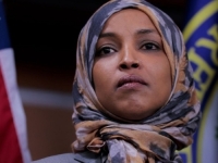 NOVI POTRES U WASHINGTONU: Pretres u domu Ilhan Omar, na meti dokumenti iz njene prošlosti!