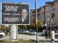 UKLONJEN JEDAN OD SRAMOTNIH PLAKATA U ISTOČNOM SARAJEVU: U štampariji kažu da su zaprepašteni, slučaj prijavljen policiji