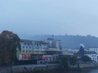 DRAMATIČNO U GORAŽDU: Novi požar na deponiji Šišeta, gusti dim ponovo prekrio grad...