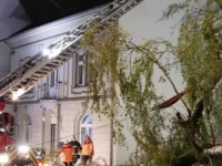 VJETAR NOSIO SVE PRED SOBOM: Ima povrijeđenih u Njemačkoj, željeznički saobraćaj u problemima! (VIDEO)