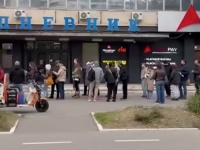 PRVA VELIKA ODLUKA NAKON PROMJENE VLASTI U SRBIJI: Građani od ranog jutra u redovima ispred banke... (VIDEO)