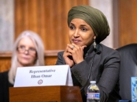 TRUMPOVA OSVETA PRED IZBORE?: FBI oduzeo telefon Ilhan Omar, sudske pozive dobili i njeni rođaci