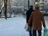 OBLAČITE SE SLOJEVITO, A I DALJE SE SMRZAVATE: Šest razloga zbog kojih stariji ljudi teže podnose hladnoću