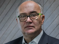 NIŽU SE OSTAVKE U SRBIJANSKIM MEDIJIMA: Otišao i Karadžić