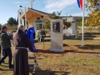 PODIGNUTA OPTUŽNICA PROTIV 90-GODIŠNJEG FRATRA: Veličao ratnog zločinca Slobodana Praljka na groblju  u Čapljini