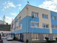 S 2,56 PROMILA UPAO U POLICIJSKU STANICU: Pijani muškarac nasrnuo na policajca, evo šta je uslijedilo...