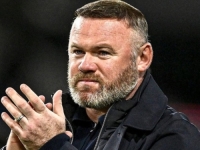 CRVEN KAO DRES MANCHESTER UNITEDA: Rooney se vratio s odmora, društvene mreže bruje zbog njegovog izgleda! (VIDEO)
