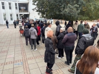 DRAMA NA BIRAČKIM MJESTIMA U NOVOM SADU: Primjećeni muškarci sa džakovima i kovertama, među njima i poznati batinaš