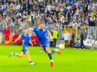 SVI SU GLEDALI U DŽEKU, A ONDA SE DESILO OVO: Navijač 'slučajno' snimio nestvaran potez Demirovića (VIDEO)