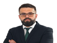 OGLASIO SE SMIJENJENI FARUK ĐOZIĆ: 'Da li je ratni zločinac Mladić nanio veću uvredu meni ubivši mi 27 rođaka, ili ja njemu...'