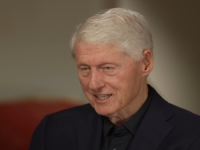 CLINTON IMA NOVI SLOGAN ZA TRUMPA: Pogledajte kako je bivši predsjednik ismijao aktuelnog (VIDEO)