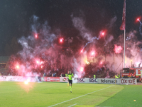 VATRENI UVOD U DERBI: Početak utakmice na Koševu kasnio zbog velike bakljade na južnoj tribini