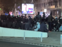 HRVATSKI MEDIJI IZVJEŠTAVAJU: 'Doživjeli smo veliku neugodnost pred uključenje, oko nas su brojni mladići s kapuljačama, mnogo stvari upućuju na ulični rat'