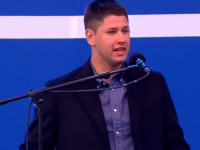 VUČIĆ IZGUBIO IZBORE, ALI NJEGOV MILJENIK IMA RAZLOGA ZA SLAVLJE: Miloš Pavlović, student iz Doboja, na pragu Skupštine Srbije